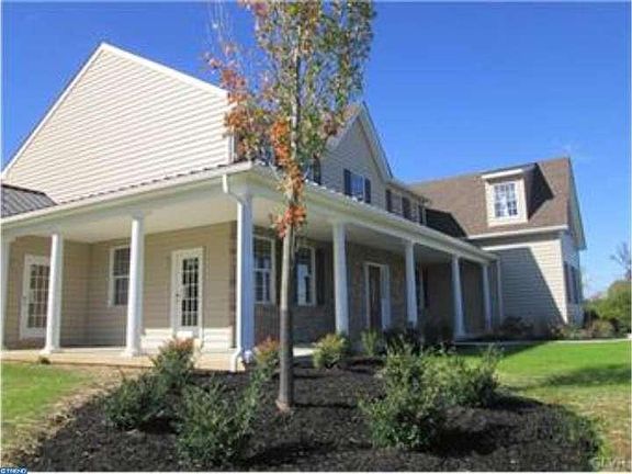 2nd image of 1576 Courtney Ct