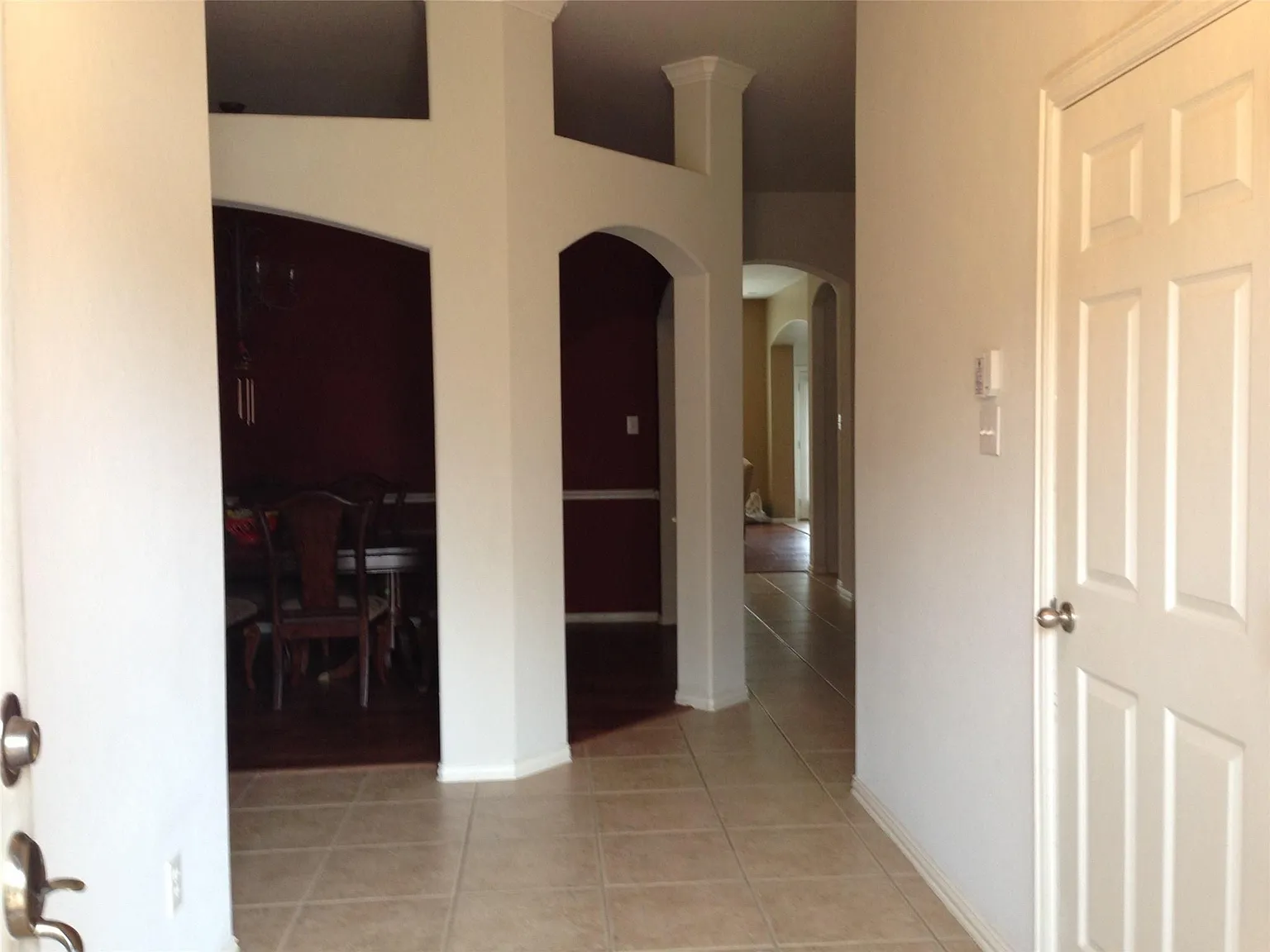 4 bed, 2504 sqft, $3,300 — Photo 2