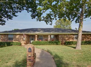 1404 Tanglewood Dr, Graham, TX 76450