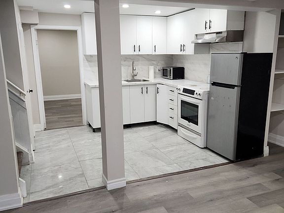 5th image of 23 Hartsville Ave #Basement