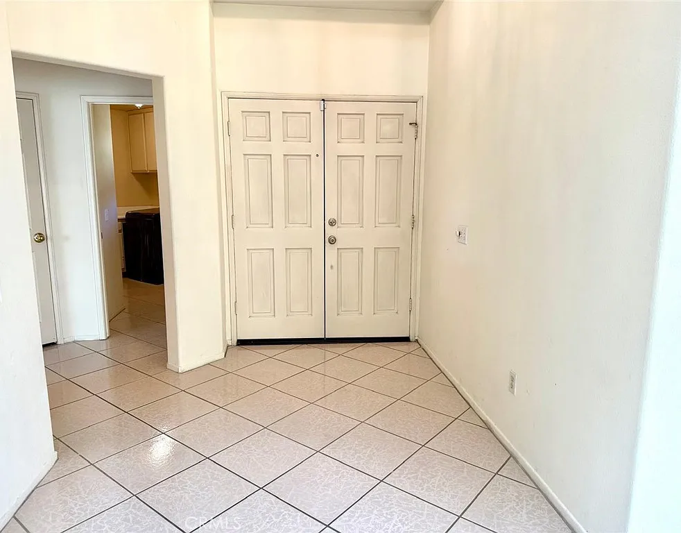 4 bed, 2.5 bath, 2649 sqft, $3,950 — Photo 2