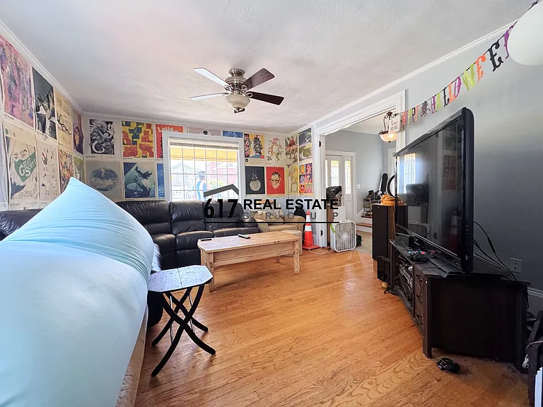 34 Brentwood St — Photo 2