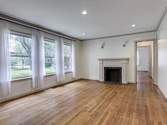 2nd image of 1927 South Blvd