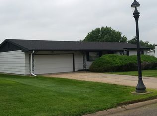 6 Oak Ridge Rd, Superior, NE 68978