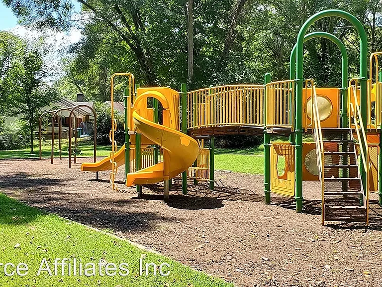 625 Coleman St — Photo 23