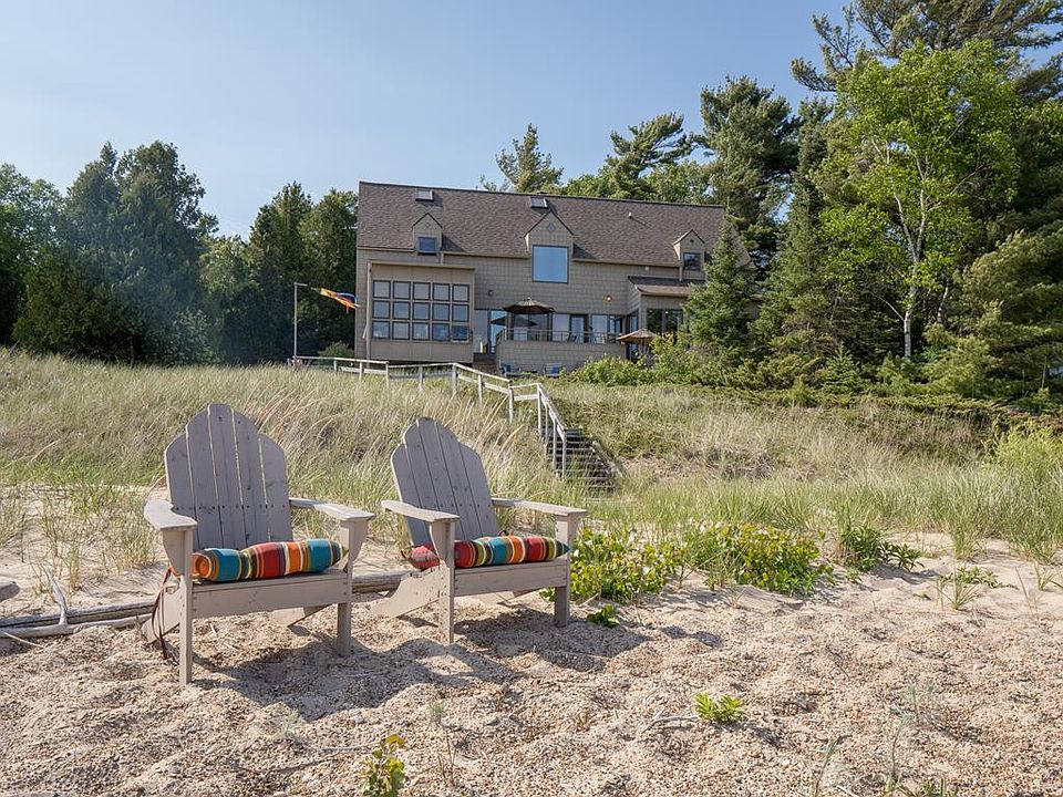 4030 Glidden Dr, Sturgeon Bay, WI 54235 Zillow