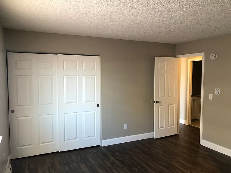 Top Unit Available! 2 Bed 1 Bath Condo — Photo 15