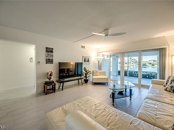 4th image of 4016 SE 19th Ave #101