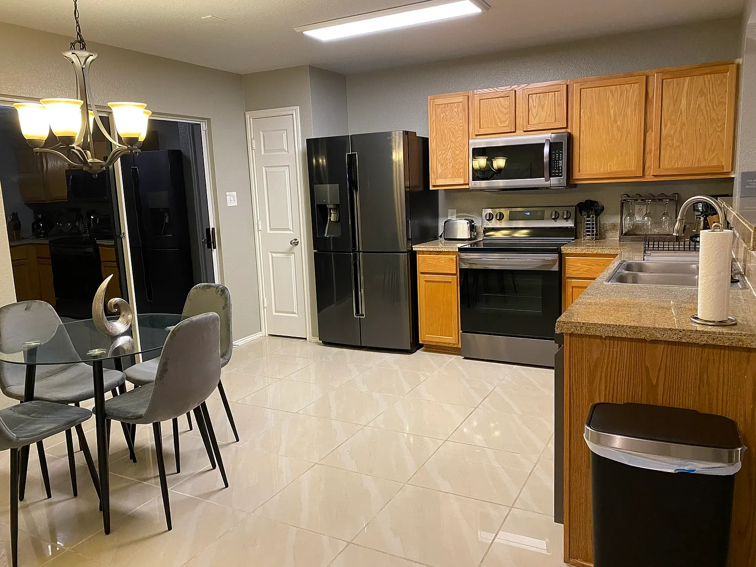 3 bed, 1196 sqft, $3,900 — Photo 4