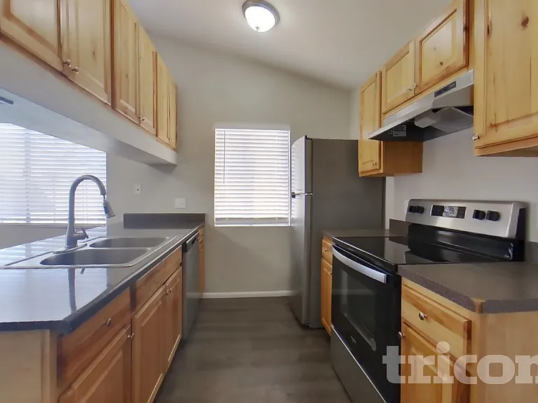 1010 W Blackhawk Dr — Photo 6