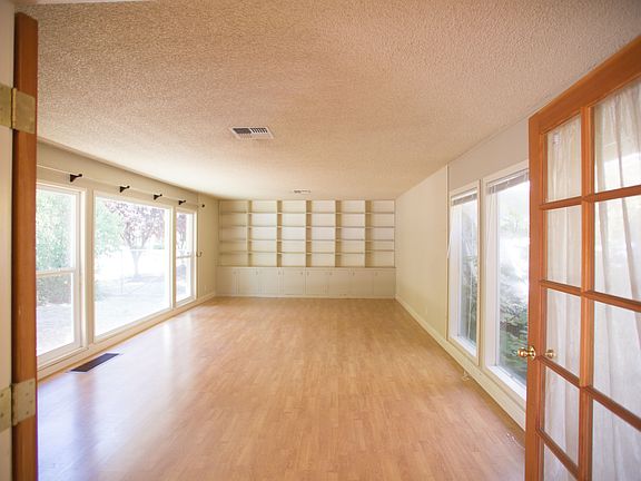 5th image of 1528 Rowena Way
