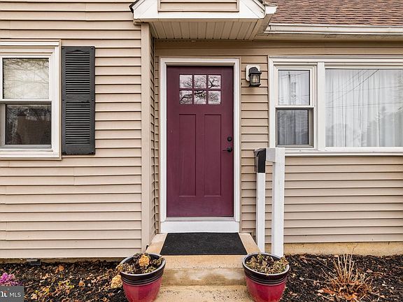 3rd image of 257 Spout Spring Ave