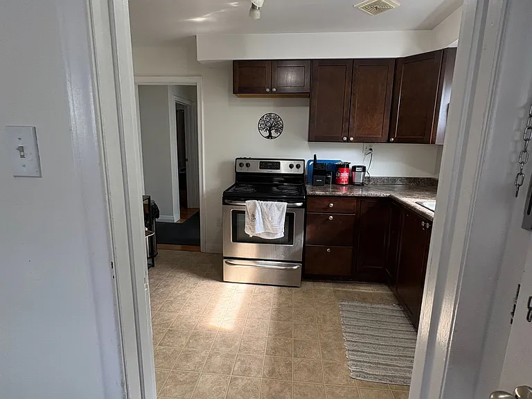 675 Victoria St #2 — Photo 4
