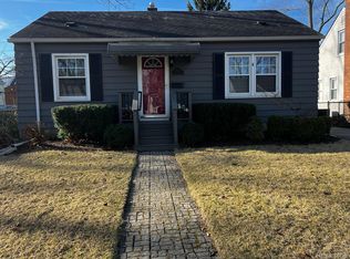 1875 Cambridge Rd, Berkley, MI 48072