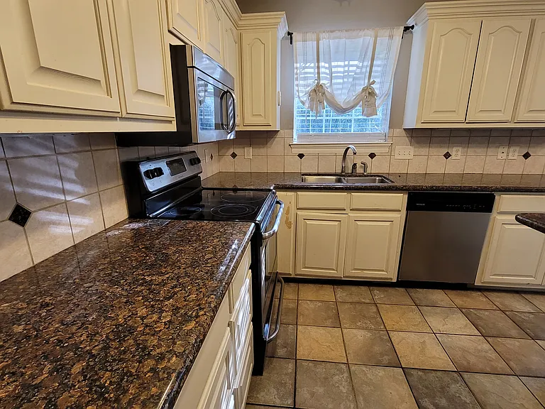1 Briaroak Cir — Photo 8