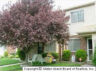 2nd image of 20 E Franklin Ln
