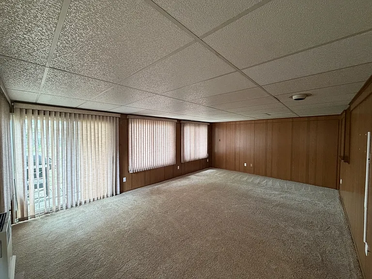 1187 Golden Gate Blvd — Photo 22