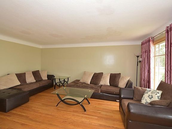 2nd image of 2906 Tuxedo Ave