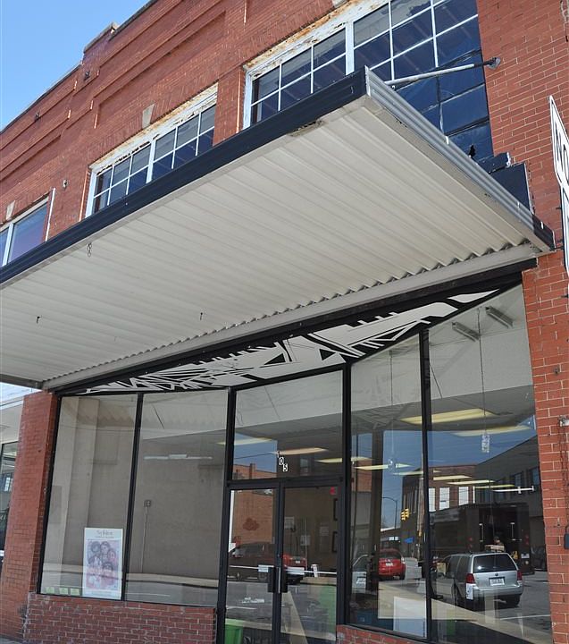 1st image of 105 N College Ave