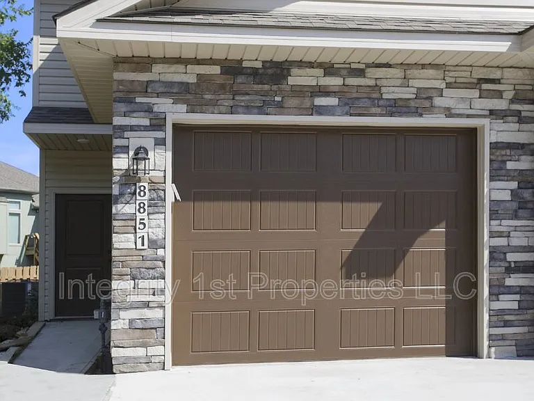 8831 N Helena Ave — Photo 4