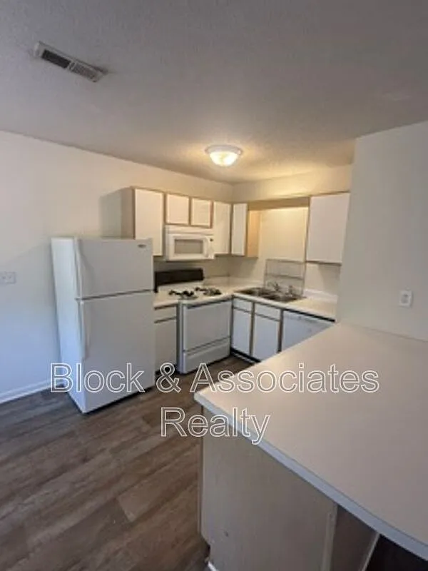 2 bed, 2.0 bath, $995 — Photo 2
