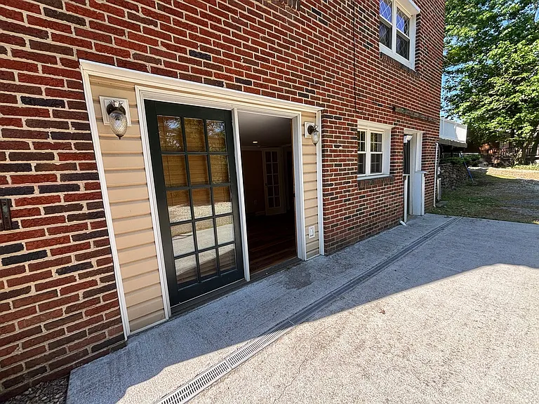 3479 Overbrook Dr — Photo 86