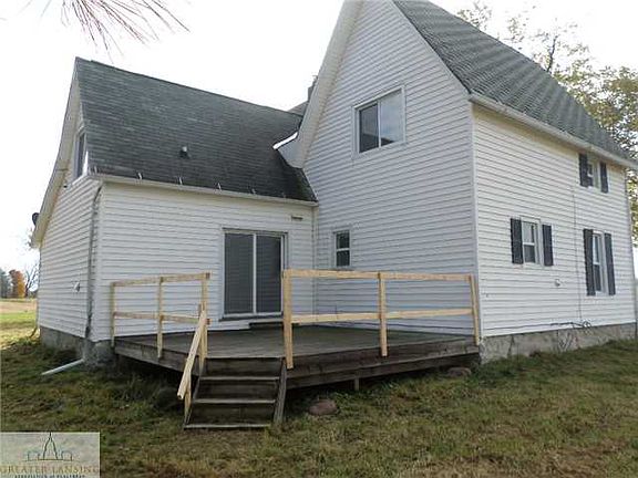 3rd image of 6589 Island Hwy