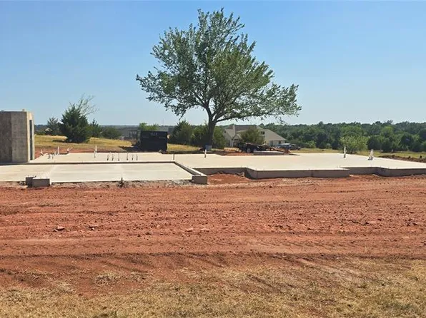 2437 Wolf Creek Bnd, Blanchard, OK 73010