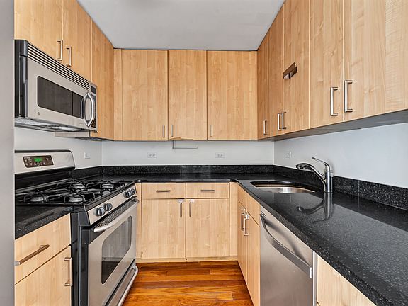 5th image of 736 W 187th St APT 403