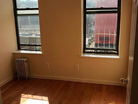 4th image of 105 Henry St APT 15