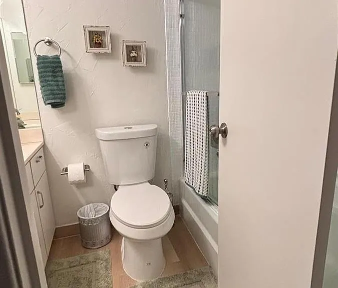 800 NE 195th St #605 — Photo 36