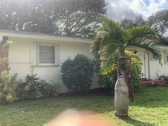 4th image of 1420 North Dr