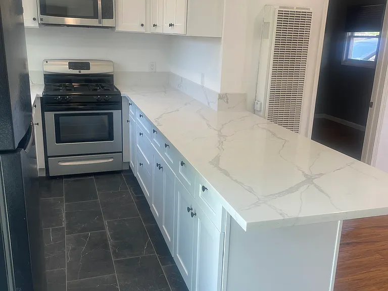 567 Florence St — Photo 8