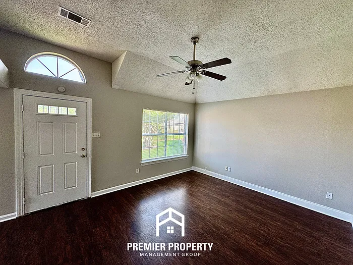 5340 Village Oak Cv — Photo 2