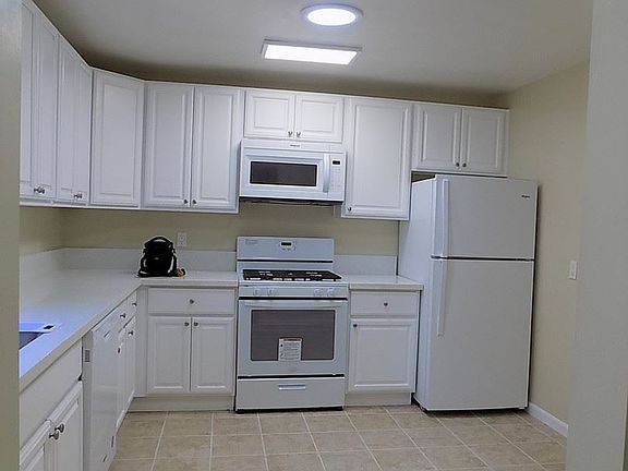 2nd image of 4021 Sequoia St