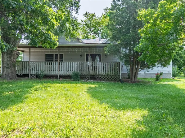 10622 N Route 121, Latham, IL 62543