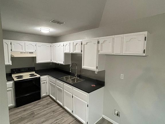 2nd image of 506 Shiloh Dr APT 9