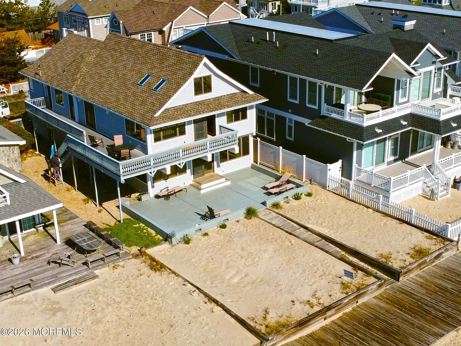 5 bed, 5.0 bath, 3604 sqft, $8,000 — Photo 2