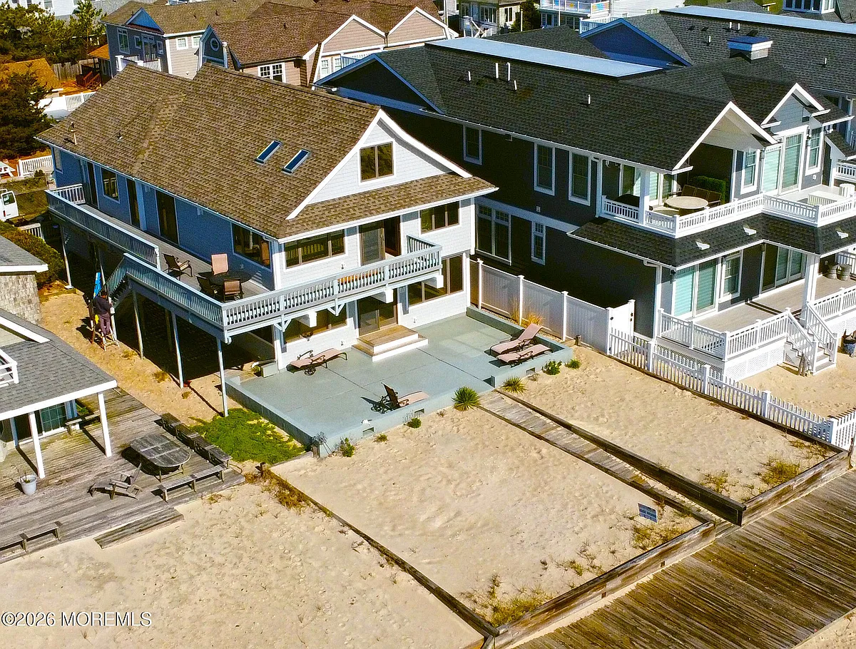 Building Photo - 304 Oceanfront
