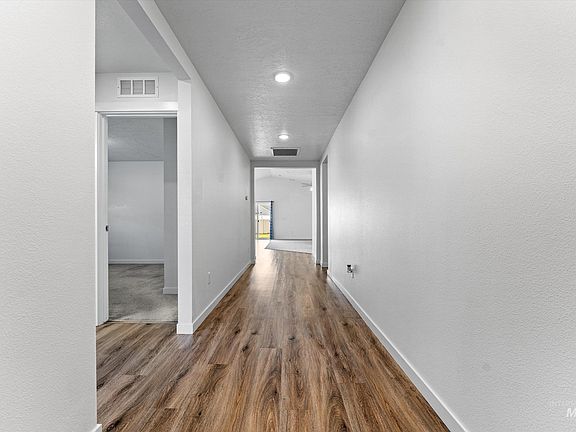 4th image of 17798 Goose Ridge Ave