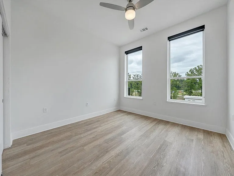 Luxe 360 on Centerpointe — Photo 17