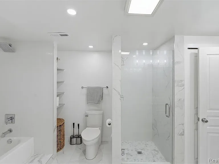 436 E Milwaukee St — Photo 16