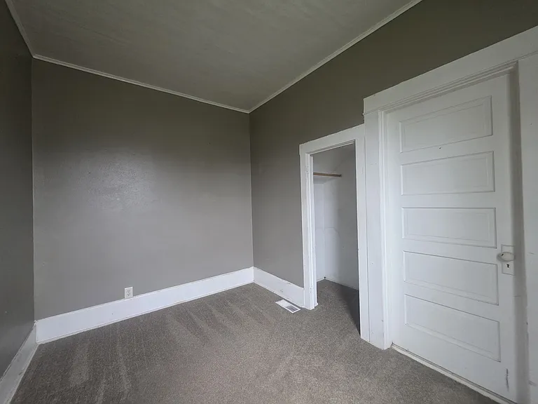 634 SW Church St — Photo 11