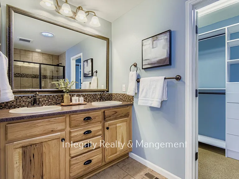 3839 Donnington Cir — Photo 14