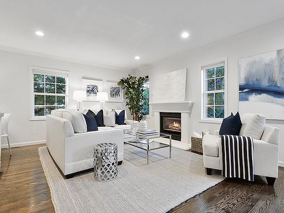 5th image of 450 Marin Dr