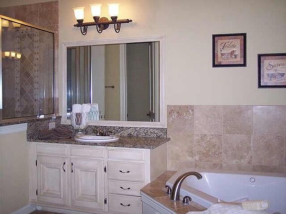 master bath w/jacuzzi