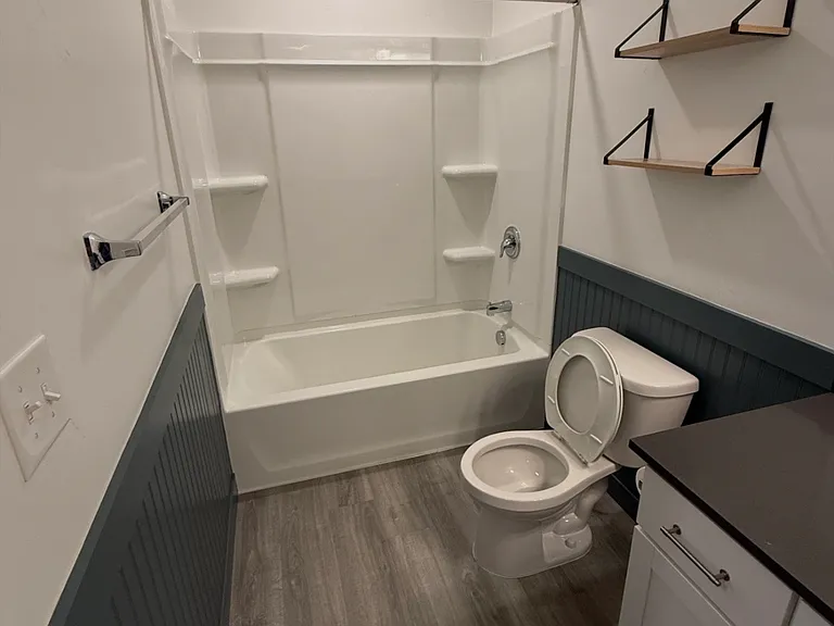 946 E Thunderbolt Ct — Photo 10