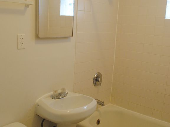 5th image of 318 N Pine Ave APT 1A