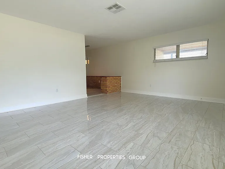 621 Riviera Dr — Photo 6