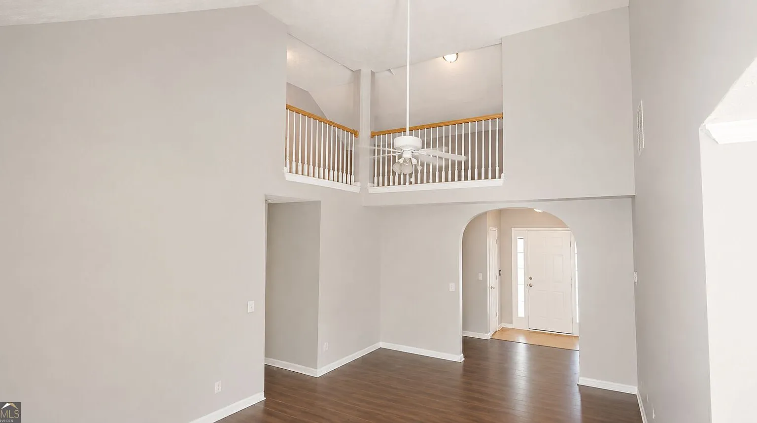 3 bed, 2.0 bath, 1725 sqft, $1,900 — Photo 3